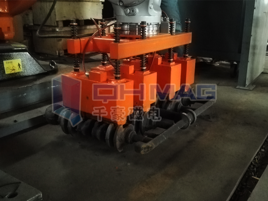 沖壓線機(jī)器人電永磁自動(dòng)化機(jī)械手