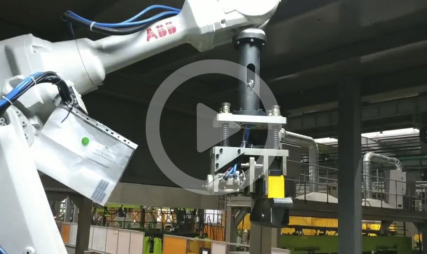 （視頻）機器人吸盤夾具應用于自動化汽車零配件生產(chǎn)線