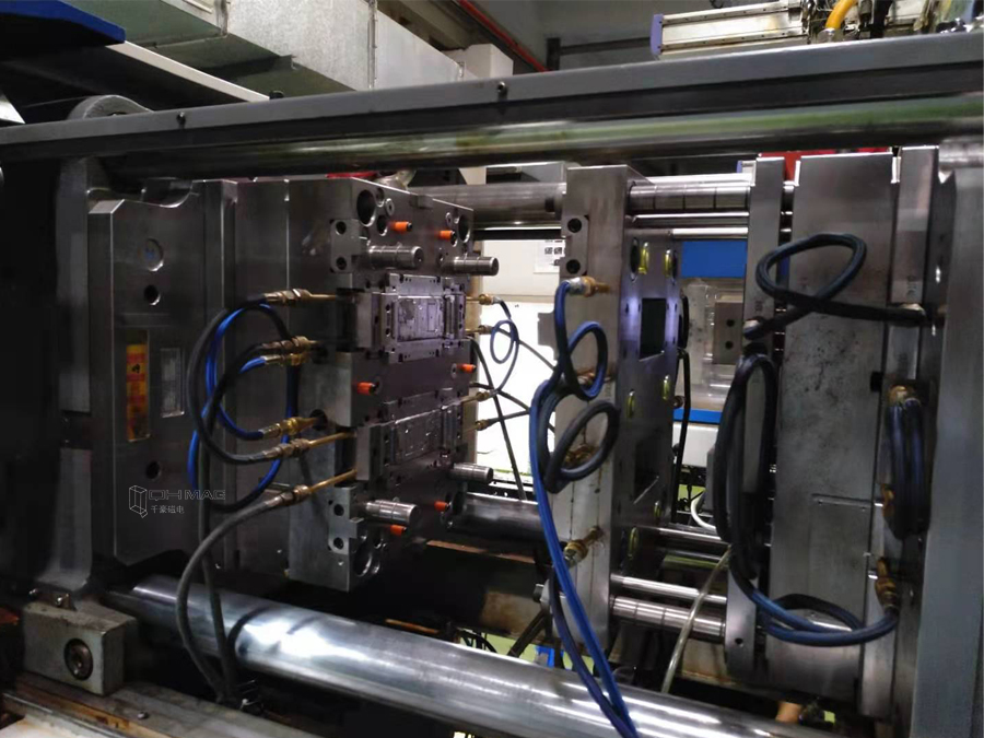 快速換模案例,日鋼180T注塑機磁力模板