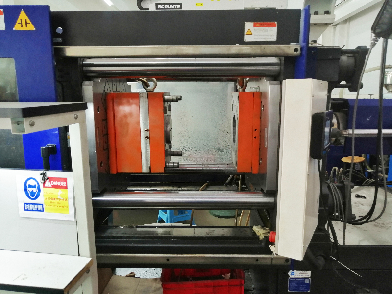 新能源汽車行業(yè)驅(qū)動下的注塑換模效率提升：千豪磁力模板的應(yīng)用