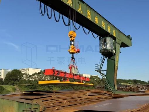 鋼板怎么吊裝？你見過這款“磁吸”30噸超大鋼板無損吊裝吊具嗎？（千豪快訊）